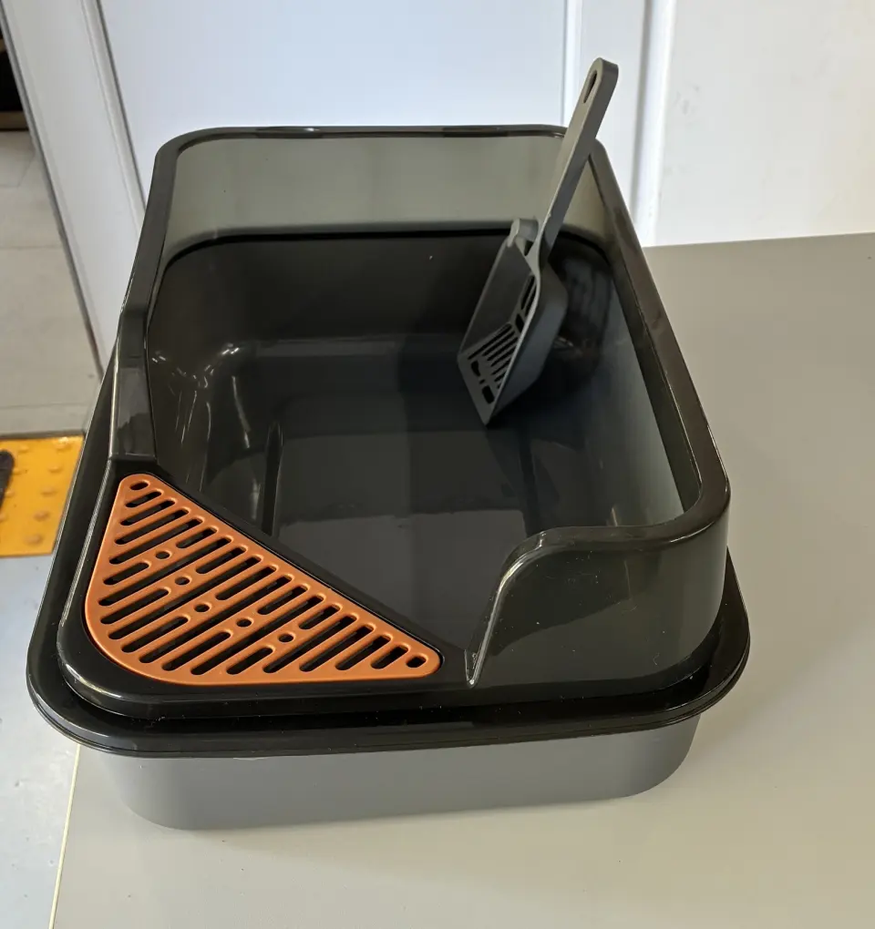 Litiera pentru pisici, cu margine inalta si paleta 45 x 30 x 17 cm, gri