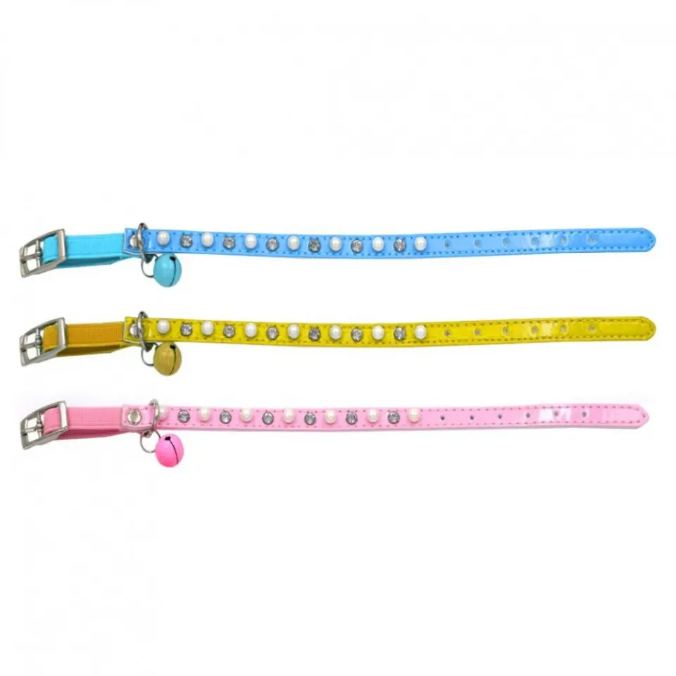 Zgarda din piele sintetica, roz, cu strasuri si clopotel, 1 cm x 30 cm, pentru caini si pisici de talie mica